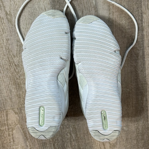 Kaepa cheer shoes size 6 flyer/aerial - Picture 2 of 2